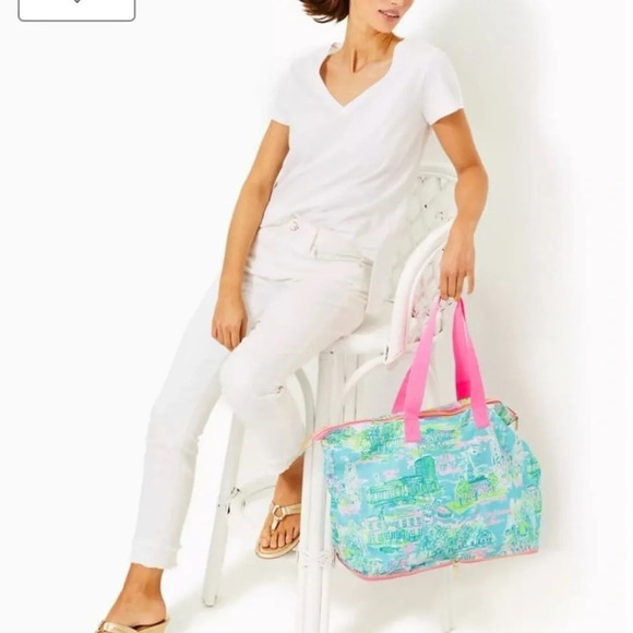 New Lilly Pulitzer Getaway Packable Tote
Retail $74
: Multi Lilly Loves Philly - Picture 2 of 6
